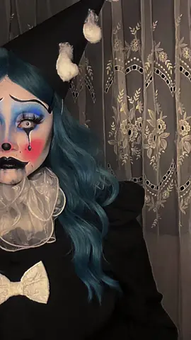 🎭☹️🎪🎠💔 #sadclown #sad #clown #sadgirl #cry #hurt #heartbreak #clownmakeup #halloween #bluehair #pretty #pierrot #vintage #sadclownmakeup 