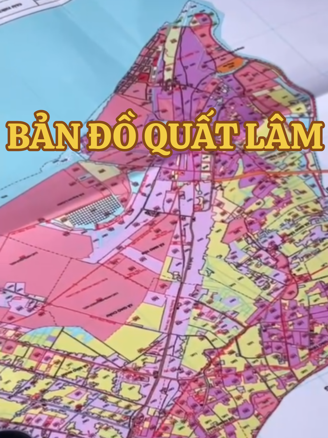✅️ Chia sẻ bản đồ Quất Lâm cùng mọi người Hiện tại Quất Lâm đang có bản đồ quy hoạch rõ ràng, định hướng trở thành khu du lịch – nghỉ dưỡng – công nghiệp ven biển hàng đầu Bắc Bộ. ✅ Cao tốc Nam Định – Quất Lâm sắp thông xe. ✅ KCN VSIP 1100ha chuẩn Singapore khởi công. ✅ Dự án Flamingo & An Thịnh quy hoạch khu nghỉ dưỡng cao cấp. ✅ Hạ tầng hoàn thiện: quảng trường biển, phố đi bộ, khu vui chơi, hồ điều hòa. 👉 Đất tại đây không chỉ để ở – nghỉ dưỡng – kinh doanh mà còn là cơ hội đầu tư sinh lời mạnh mẽ khi các dự án đồng loạt triển khai. 📲 Anh/chị cần xem bản đồ chi tiết & quy hoạch chính thức, kết nối ngay:O35.8O28.318(Đức) để nhận tư vấn trực tiếp. #datbienquatlam #bdsquatlam  #dautudatquatlam #quyhoachquatlam #batdongsanquatlam 