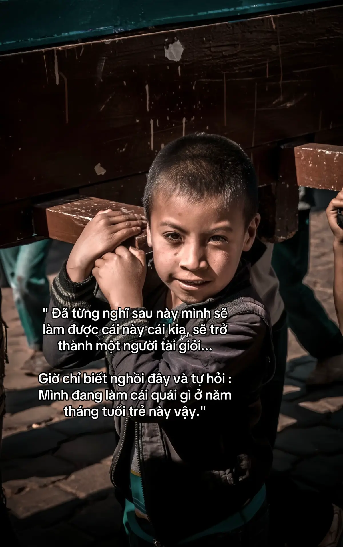 Đã từng nghĩ sau này mình sẽ làm được cái này cái kia, sẽ trở thành một người tài giỏi...  Giờ chỉ biết nghồi đây và tự hỏi : Mình đang làm cái quái gì ở năm tháng tuổi trẻ này vậy.