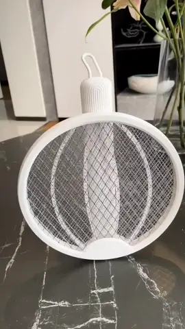 Raquete para mosquitos 2 em 1 que está sendo um sucesso no Tik Tok Shop! Garanta a sua agora! #mosquitos #raquete 