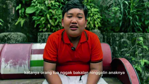 “Benci sama keadaan, tapi kangen sama yang dulu… Kadang anak cuma pengen rumah yang penuh tawa, bukan dinding yang penuh suara pertengkaran.” 🎬 Acting for Film – Keren Acting School 📽 Judul: “Sendiri di Antara Dinding” Karakter: @agamabdillah1188  ⸻ #ActingForFilm #KerenActingSchool #BelajarActing #ActingClass #Monolog        