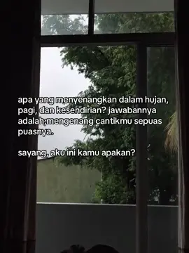 di dalam ruangan yang penuh dengan manusia, bisa-bisanya hanya kamu yang aku lihat. sayang, aku ini kamu apakan?