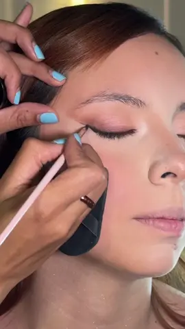✨ Delineado difuminado, ideal para ojos caídos u ojos encapotados 👀💖 Un truco que realza tu mirada sin líneas marcadas. El video completo de este maquillaje ya está disponible en mis suscriptores ✨ #Raheli #RaheliShabb #DelineadoDifuminado #OjosCaídos #CursoDeMaquillaje