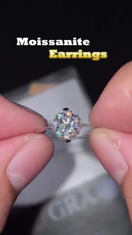 Moissanite rings are ON SALE! Cop a pair now while the price is low. #delzzad #moissaniterings #rings  #moissanite #float 