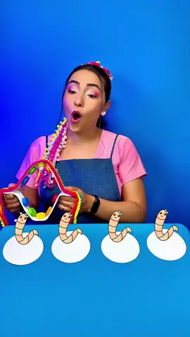 Um dedinho, um dedinho, vira uma minhoca 🪱  Créditos: Prof Sara do Vale. . . . . . . #musicainfantil #desenhoinfantil #kidsoftiktok #recreacaoinfantil #educacaoinfantil 