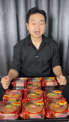 Combo 10 bánh trung thu. Gồm 7 bánh nướng + 3 bánh dẻo, đủ vị thưởng thức. #banhtrungthu #banhtrungthutruyenthong #bánhtrungthu #xuhuong #quocmom_review 