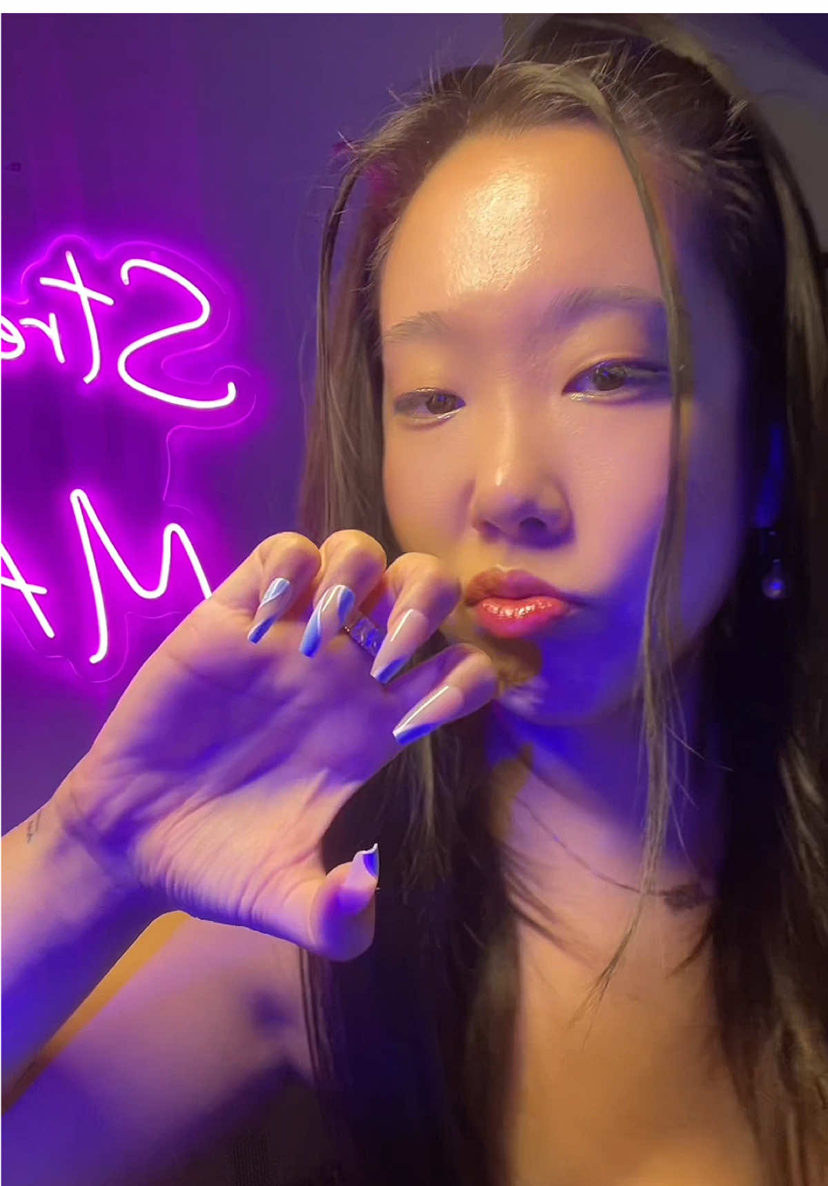 my attempt at a fun nail transition 🙈 nails by @paintlabco 🪷😊 song by me 😗 #pressonnails 