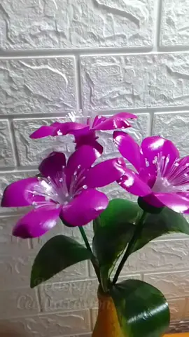 quieres aprender a hacer flores de botellas plásticas, sígueme Yo te enseño!#ideasdeemprendimiento #reciclajecreativo♻️ 