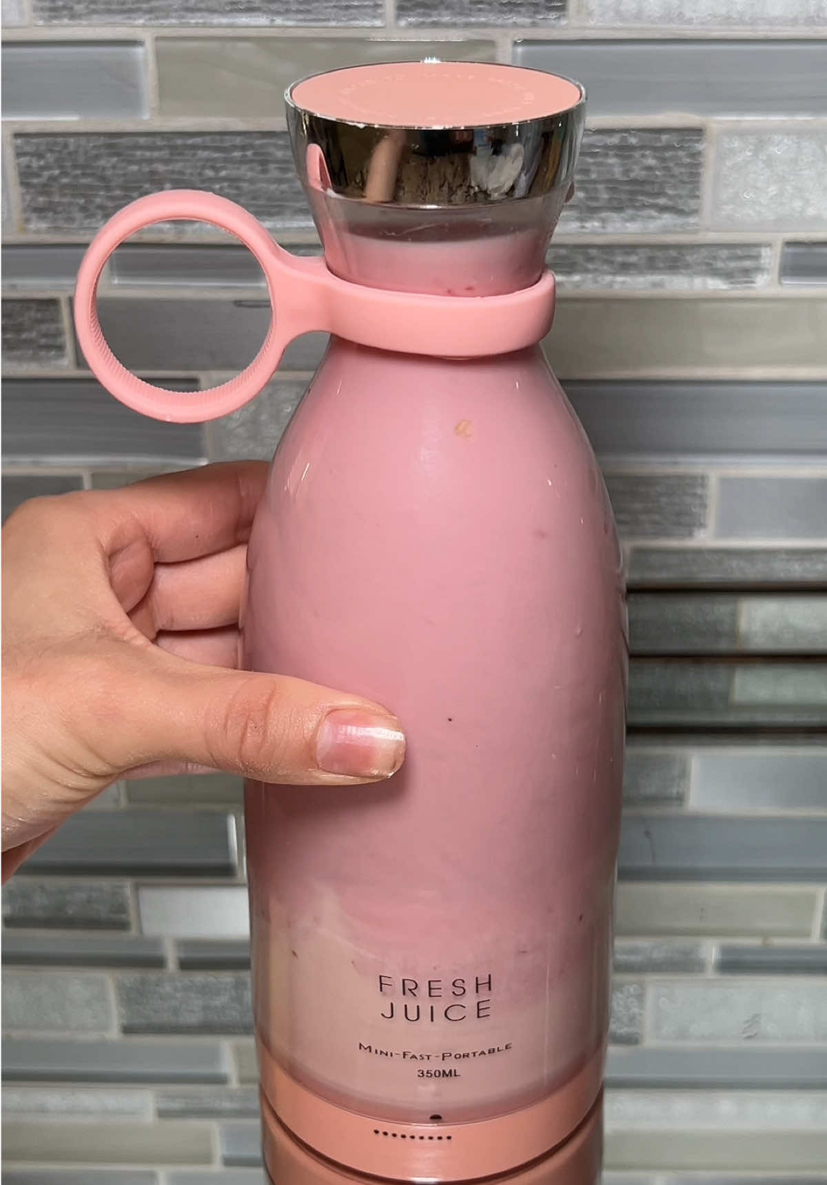 Strawberry Banana milkshake  🍓🍌 #freshjuice #smoothie #milkshake #portableblender #foryoupage 