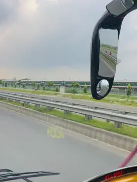 Location?? 🩶🚞 #foryoupage #viral #trending #views #song 