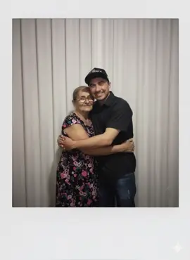 😭 😔🍂🖤#IA #Gemini  A IA trazendo esse abraço tão lindo da vó no filhinho mais novo , que se foi de forma tão trágica 😔  #luto