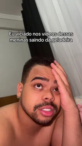 Do nada elas abrem a geladeira 