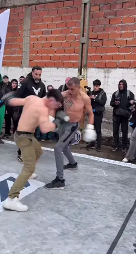 No duro de 15 segundos #pelea #callejera #box #boxing #peleas 