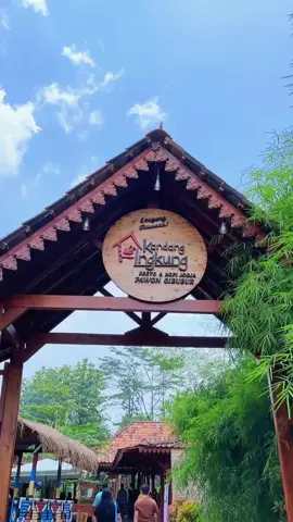 KANDANG INGKUNG - CIBUBUR lebih tepat nya di ciangsana-bogor 😜 Free sayur asem, ambil kopi sendiri, bayar kopi seikhlas nya 💃