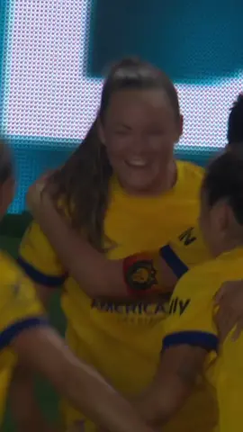 Janni Thomsen threads it perfectly into the corner from distance 🎯 #NWSL @Utah Royals FC 