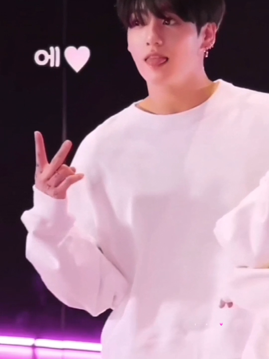 It's not that Kook fans are brightening up Jungkook, it's that Jungkook is brightening up ^^ 🐰✨️ #jungkook #bts #butter