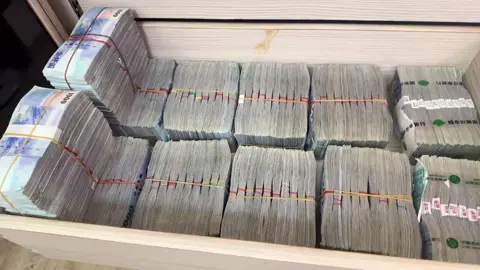 Chị Thảo cần tuyển nhân viên massage  tiệm ,Tân trúc , gia nghĩa, cơ long ( 新竹, 基隆，嘉義) tuổi từ 20 đến 35 tuổi , cần tuyển dâu đài , du học sinh lao động cần làm thêm cuối tuần, cần thợ trẻ đẹp có ngoại hình , muốn tìm kiếm một công việc ổn định thu nhập cao thì Về với chị thảo。