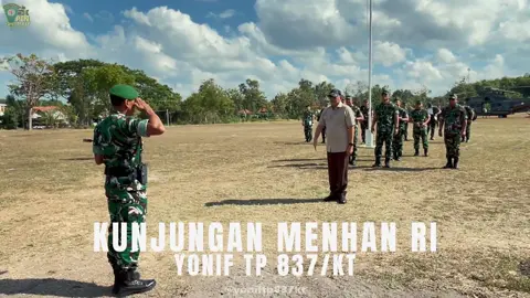 KUNJUNGAN MENTERI PERTAHANAN REPUBLIK INDONESIA DI YONIF TP 837/KT Pada hari Jum’at, 19 September 2025, Menteri Pertahanan Republik Indonesia, Sjafrie Sjamsoeddin, melaksanakan kunjungan ke Yonif TP 837/KT. Kunjungan ini bertujuan untuk meninjau secara langsung kesiapsiagaan operasional satuan, kondisi personel, serta sarana dan prasarana yang dimiliki Yonif TP 837/KT. Dalam arahannya, Menhan menyampaikan apresiasi yang tinggi atas semangat, loyalitas, dan dedikasi para prajurit dalam menjalankan tugas pengabdian kepada bangsa dan negara. Beliau menekankan pentingnya profesionalisme, disiplin tinggi, serta kesiapan menghadapi berbagai tantangan. Kunjungan berlangsung dengan lancar, tertib, dan penuh semangat kebersamaan. Diharapkan melalui kunjungan ini, soliditas dan sinergi antara Kementerian Pertahanan dan satuan-satuan TNI di daerah semakin kuat, dalam rangka mendukung tugas pokok menjaga keutuhan dan kedaulatan Negara Kesatuan Republik Indonesia. #tniad #yonif837 #ksatriatrunojoyo