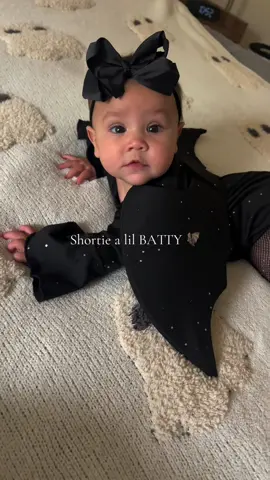 Hehe she’s a lil BATTY 🥹❤️  Loving this baby bat costume for my girls first Halloween! 🎃  #babyootd #infanthalloweencostumes #babycostumeideas #babiesfirsthalloween #fallootd 