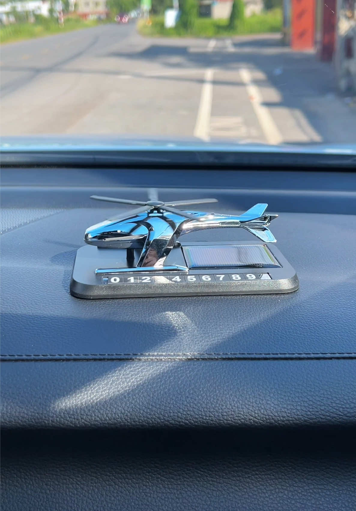 Máy bay khuếch tán tinh dầu kiêm bảng số năng lượng mặt trời MB07 trang trí ô tô, xe hơi #maybaykhuechtantinhdau #decorxeoto 