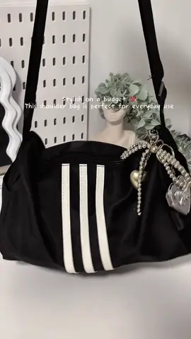 Spacious + aesthetic for less than ₱150 👀 #travelbag #sholderbag #crossbodybag #unisexbag #lightweightbag 