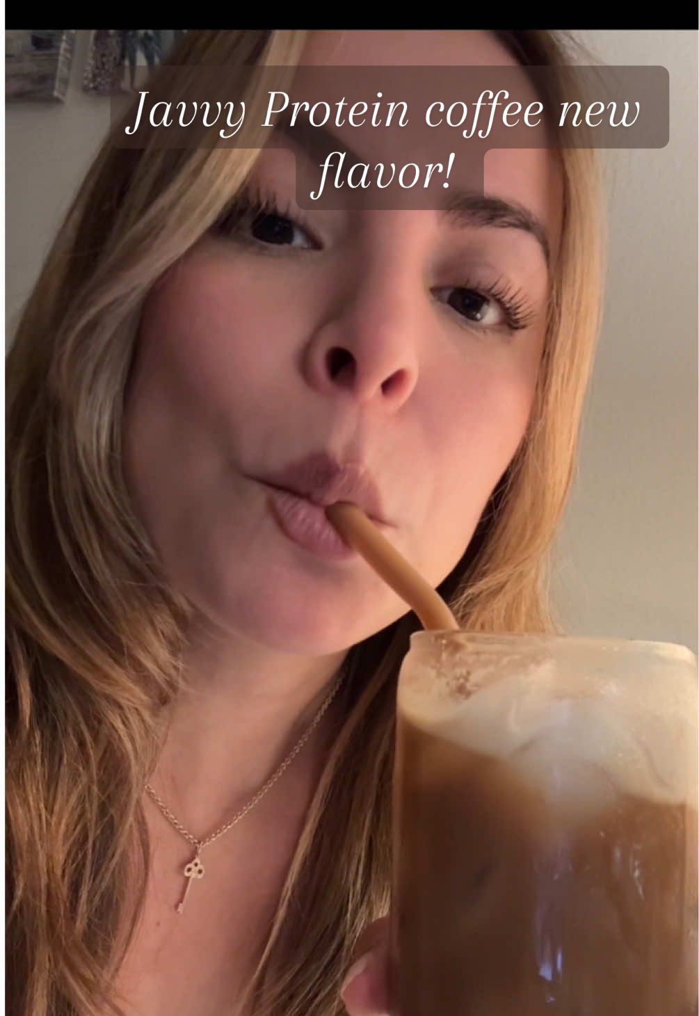 El nuevo sabor de Pumpkin de Javvy esta deliii! Perfecto para cuando tienes antojo de un pumpkin spiced latte pero sin azucar y con proteina! #proteincoffeerecipe #proteincoffee #pumpkinspicelatte #pumpkinspiceseason #icedcoffee #icedcoffeeathome #icedcoffeerecipe 