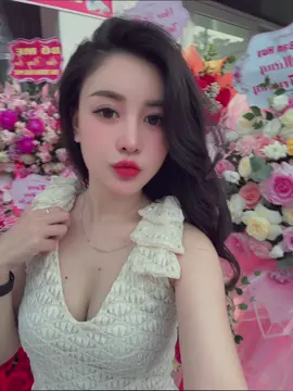 Ra ngoài thần thiếp sửa soạn cũng sương sương thôi 😆😆😆