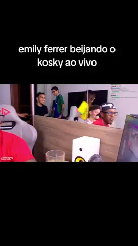 olha a reação do fontinelle kkkkk . . . #emilyferrer #kosky #beijo #fontinelle #clipsdetwitch 