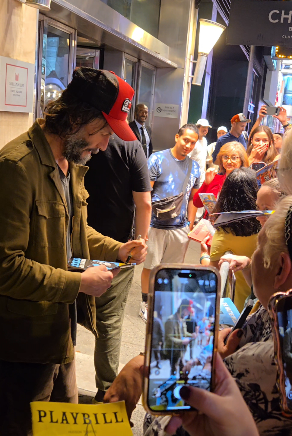 Keanu Reeves signing away for his fans #keanureeves #waitingforgodot