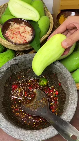 spicy manggo2#delicious #sourmango #eatspicy #RenyahBanget #fyp 