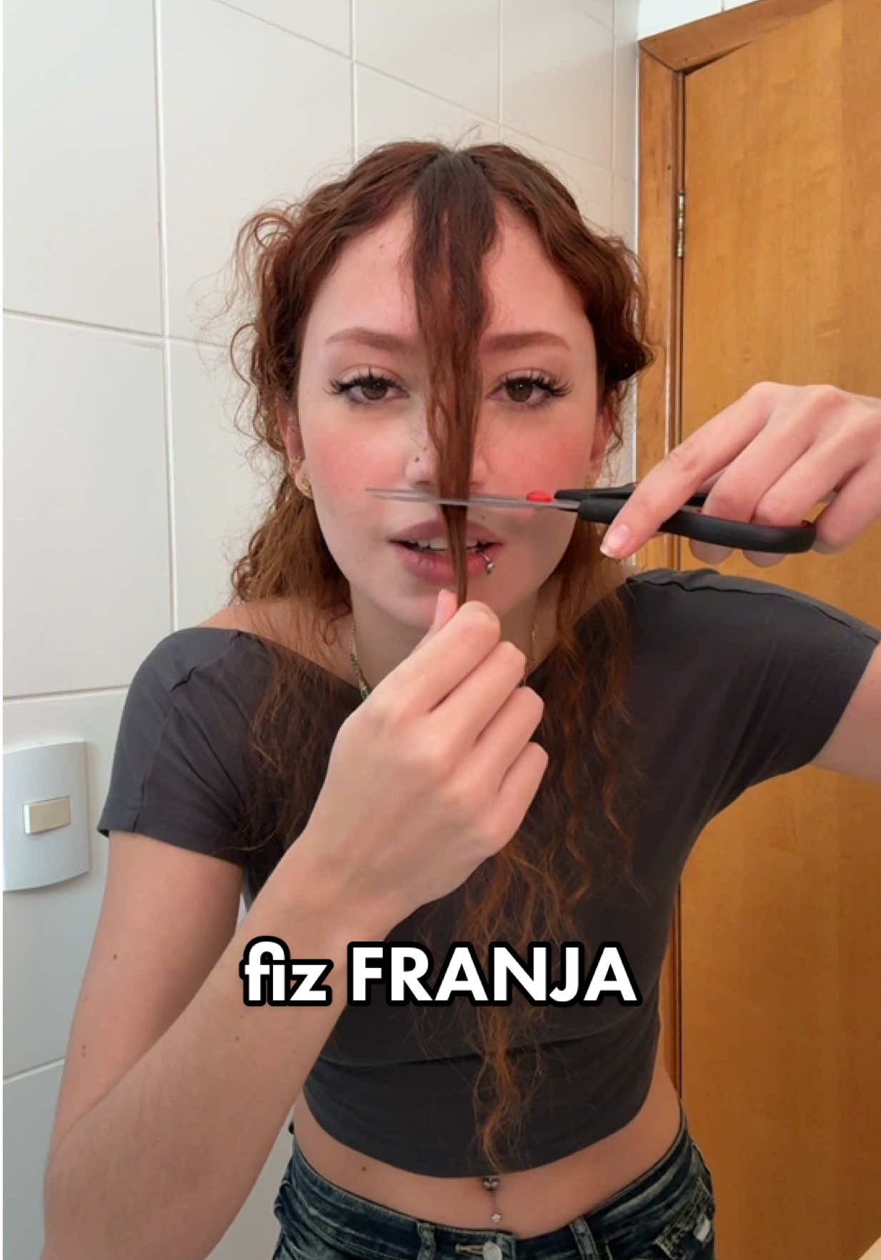 cortando meu cabelo sozinha 😀