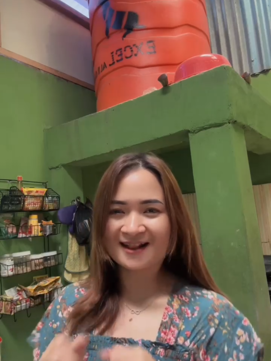 ngak apa2 kan belom mandi selesai nginem  tt dulu.wkwkwwkwkkk