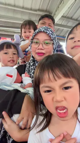 RafAna little family ❤️❤️ Skank baba muka ada senyum sbb ada geng da alhamdulillah.  Disclaimer: blk dari KK ank2 lapar terus cari mkn lepas tu blk ye mama xmerayap pown.  #rafana #myfamily #fypシ #theselamah #mydaughtersandboy 