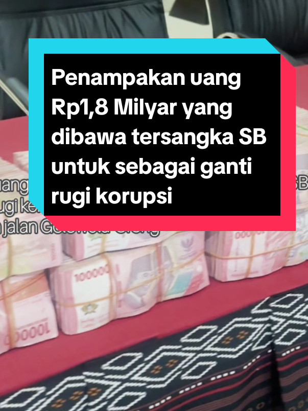 Penampakan uang Rp1,8 Milyar yang dibawa tersangka SB untuk sebagai ganti rugi kerugian negara atas kasus pembangunan jalan Golowelu-Orong di Manggarai Barat #korupsimanggaraibarat 