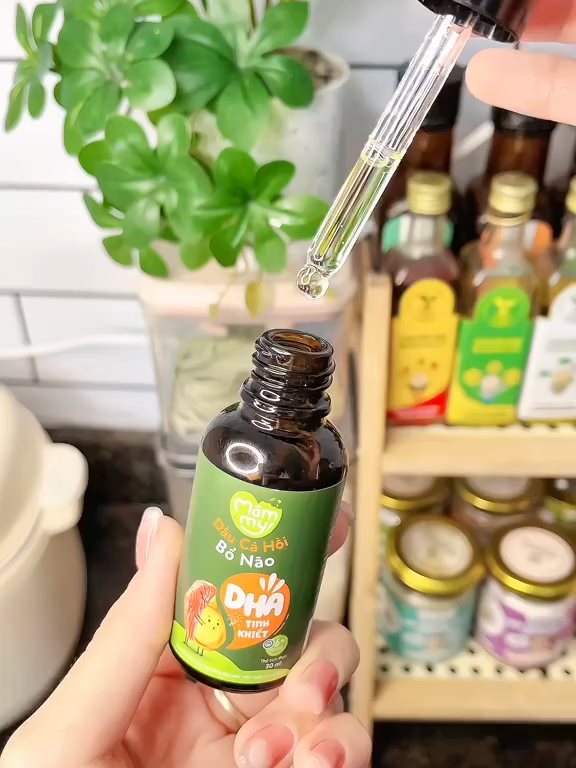 ✨ Set 3 Dầu Ăn Dặm MĂMMY – Bí quyết nhỏ cho hành trình ăn dặm an toàn của bé yêu ✨ Mẹ đang loay hoay tìm loại dầu ăn dặm phù hợp cho bé? 💭 👉 Mămmy mang đến bộ 3 dầu ăn dặm cao cấp: Dầu Cá hồi Na Uy, Dầu Hạt lanh Trung Đông và Dầu Olive Ý nguyên chất. Một set – 3 dưỡng chất vàng ✨ giúp mẹ an tâm hơn, bé ăn ngon miệng hơn mỗi ngày! #Tinimall #DauAnDamMammy #MeThongThaiChonMammy #AnDamKhoaHoc