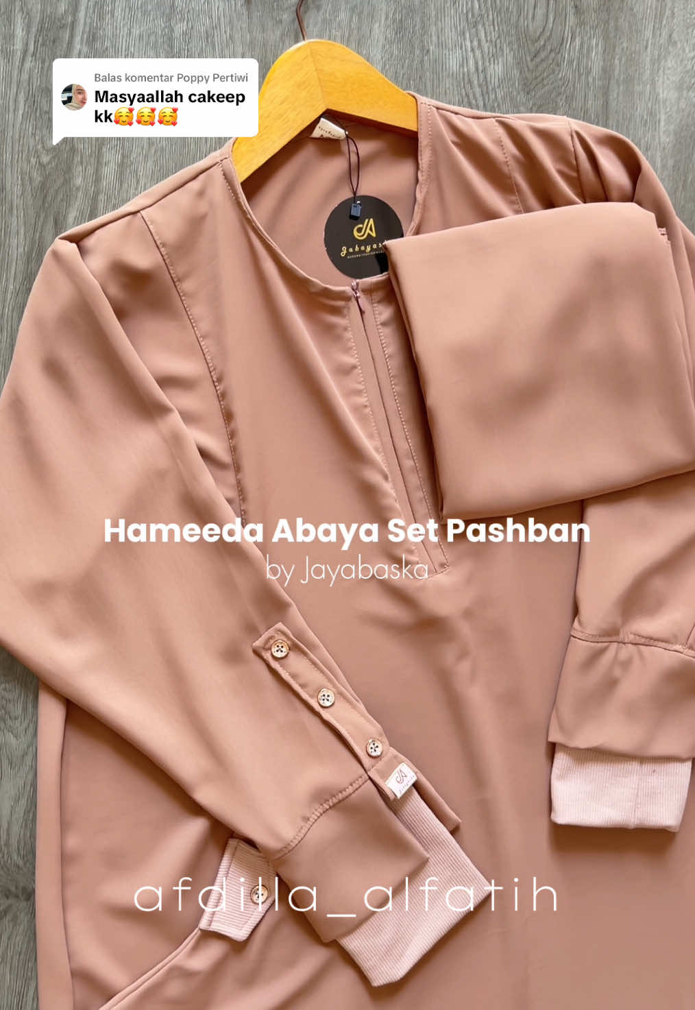 Membalas @Poppy Pertiwi spill abaya lebih detail nya nihh cantik bangett 😍💕 #abaya #abayaumroh #abayasethijab 