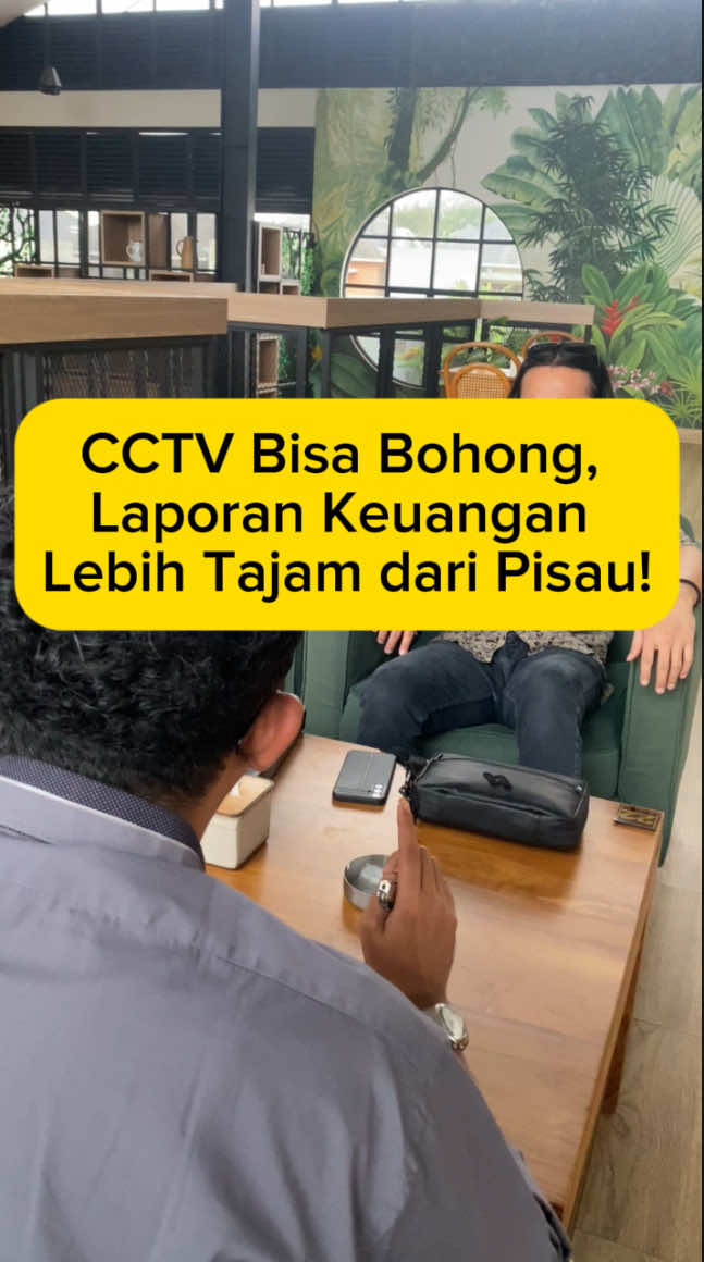 Aku kasih tau ya, sebagai pengacara yang udah sering ngadepin kasus penggelapan, ini penyakit yang bikin banyak pengusaha megap-megap. 🔍 Masalahnya apa? Kamu sering fokusnya ke gudang, kas, sama stok. Padahal lubang paling gede justru ada di laporan keuangan. Sekali ada yang main angka, kerugian bisa lebih parah daripada maling bawa kabur motor. ⸻ ✨ Tindakan Preventif (biar kamu nggak kecolongan): 	1.	Audit Internal Rutin Jangan tunggu tahunan, minimal 3–6 bulan sekali ada audit acak. 	2.	Pisahkan Fungsi Yang pegang uang jangan yang bikin laporan, yang bikin laporan jangan yang tanda tangan approval. 	3.	Digitalisasi & Jejak Elektronik Pakai software akuntansi dengan log aktivitas, biar semua perubahan bisa kamu lacak. 	4.	Perjanjian Kerja & SOP Tegas Masukkan klausul larangan manipulasi data, lengkap dengan sanksi pidana & perdata. ⸻ ⚖️ Kalau sudah kejadian (Solusi Hukum): 	1.	Kumpulkan Bukti Simpan semua dokumen, laporan, email, dan transaksi yang janggal. 	2.	Investigasi Internal Bentuk tim kecil atau sewa auditor independen. 	3.	Laporkan ke Aparat Manipulasi & penggelapan bisa kena Pasal 372 KUHP (Penggelapan) atau Pasal 378 KUHP (Penipuan). 	4.	Gugat Perdata Kamu bisa minta ganti rugi di Pengadilan Negeri. 	5.	PHK dengan Alasan Mendesak Dasarnya jelas di UU Ketenagakerjaan: perbuatan pidana = alasan sah untuk PHK tanpa pesangon penuh. CCTV cuma bisa nangkep maling barang. Tapi maling “angka” harus kamu lawan pakai SOP ketat + langkah hukum cerdas. Jangan tunggu rugi ratusan juta baru panik cari pengacara. ⸻ #HukumBisnis #PengusahaCerdas #CakrawangsaLaw #PenggelapanPerusahaan #LawyerJogja #BisnisAman #HukumKetenagakerjaan