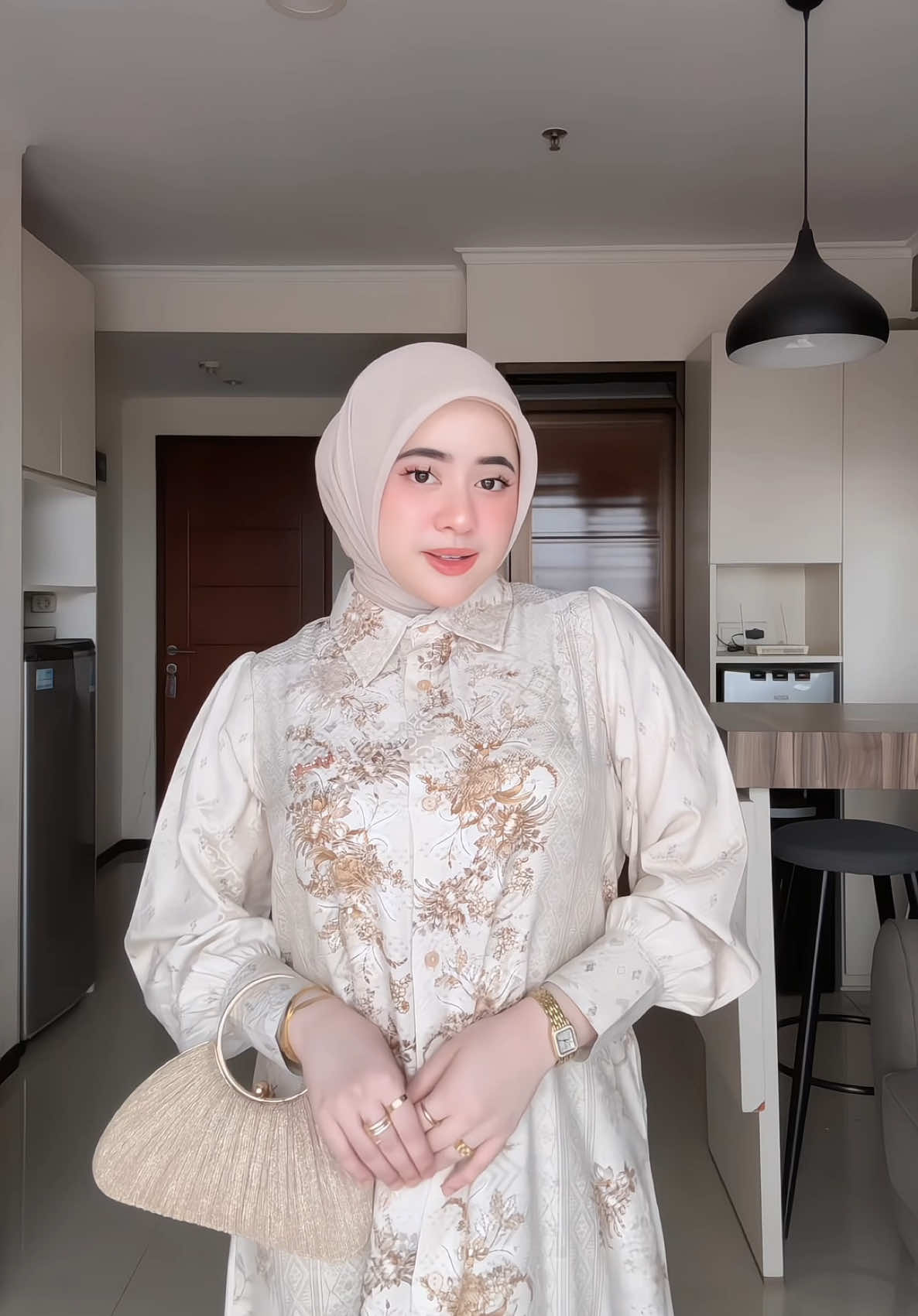 Masyaallah ini gamis super lembut super cakep nyobain 1 jd pengen nyoba yg lain🥹🫰🏻🤍 #dynclothingline #bajumuslimah #dress #dresskondangan #dresslebaran 