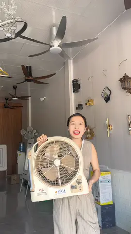 Một chiếc quạt tích điện pin trâu- pin lâu- quạt mát- full chức năng #oanhoioanh  #quattichdien  #quattichdienpintrau  #quattichdiendoimoi  #giadungtienich 