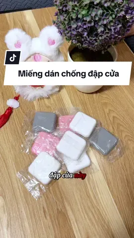 Một miếng silicon nhỏ nhưng giúp giảm tiếng ồn và chống sứt tường rất tốt #choechamnha #viral #miengdanchongvadap #miengchancuasilicon #giadungtienich 