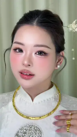 Lấy cái kim may đồ biến hình cho cô dâu cùng #phuongkoimakeup #phuongkoidaotaomakeup #xuhuong #makeupungdung #makecodaudep 