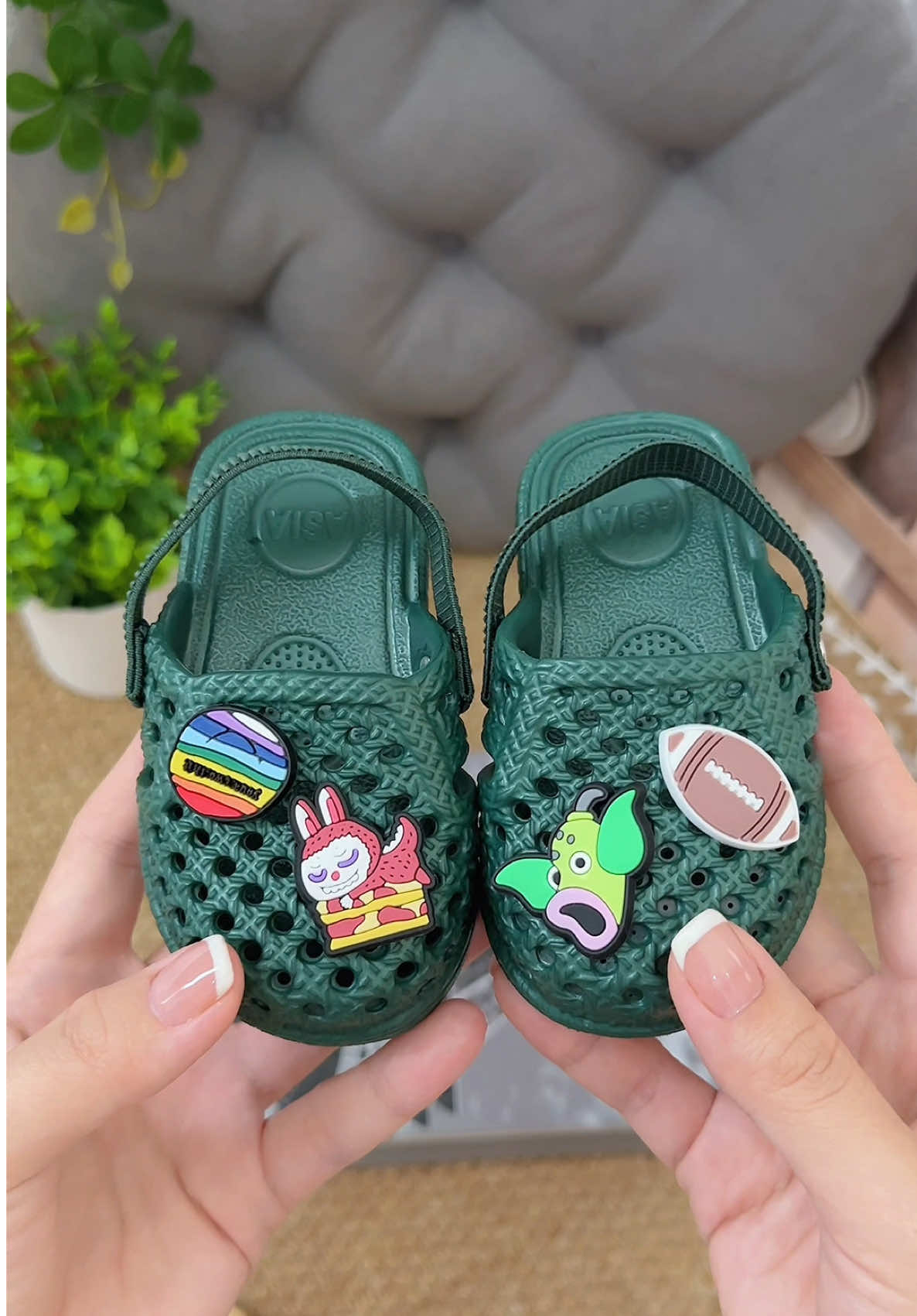 Dép tổ ong bít mũi kèm stickers #deptoong #depbitmui #depchobe #depxinh #tiemgiaycuanang 