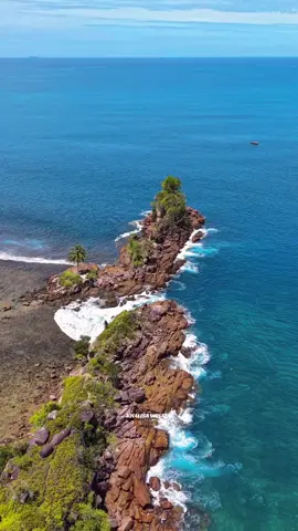 Teluk sikulo dengan view nya 😍 Reservasi 👉☎️ 081267057581 #teluksikulo #wisatamandeh #sumbarrancak #pulaumandeh #pesisirselatan 