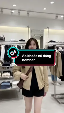 ✨ Áo khoác kaki dáng bomber – nhẹ, mềm và dễ phối đồ. Item must-have cho nàng thích style cá tính, trẻ trung 🌸 #khoacnu #aokhoacnu #aokhoacbomber #phongcachnu #ootdfashion 