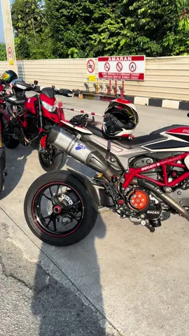 HyperClubMalaysia breakfast🏍️💨💨💨💨💨#ducati #ducasengarage #docm ##ducatista #hypermotard939