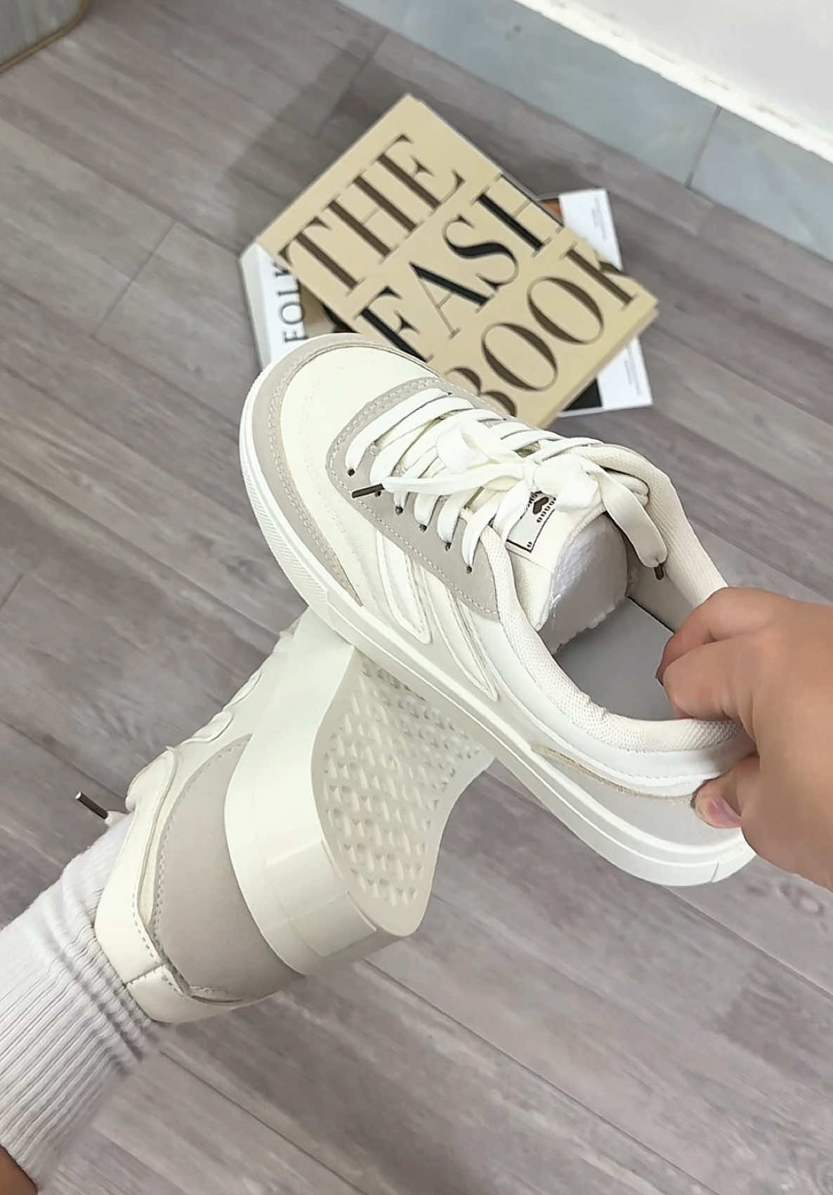 Basic dễ mix đồ lắm lun #xuhuong #giaydep #giaythethao #giaydihoc #sneakers 