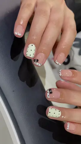 Nghe nói chấm bi đang hot ạ 🤭#tik_tok #ước_lên_xu_hướng #nailart #nails #mẫunailđẹp #trendingvideo 