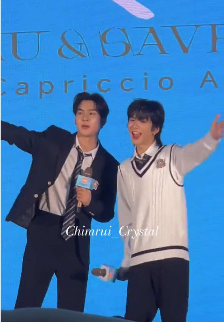 Cái hôn gió độc quyền của 2 em  (Cre:onvid) #savewrg #auautnp #auausave #อู่อู๋เซฟ #AASFansigninHangzhou 