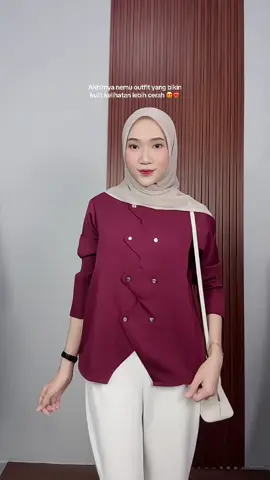 Akhirnya nemu atasan yang bikin kulit kelihatan lebih cerah 😍❤️‍🔥 #outfitinspo #cleanoutfits #fitcheck #promoseruweekend 