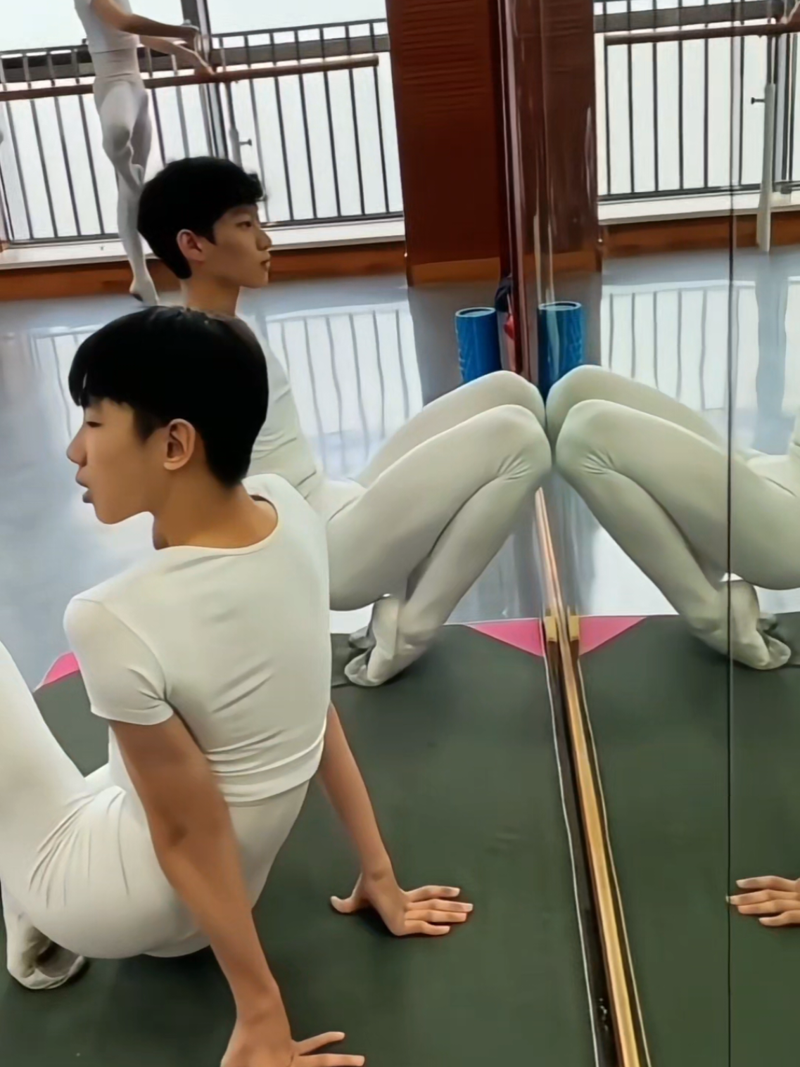 Chinese Ballet Boy 辽芭舞校 #dance #ballet #boy #balletdancer #beautiful #balletboy #maledancer #tights #beautiful #prince #芭蕾 #男生 #美少年 